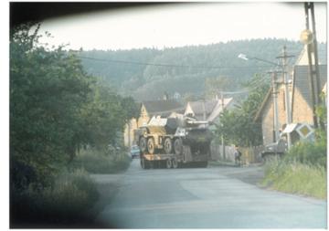 Beobachtung des Transports einer Radhaubitze vom Typ DANA in Stary Plzenec, 05. Juni 1988